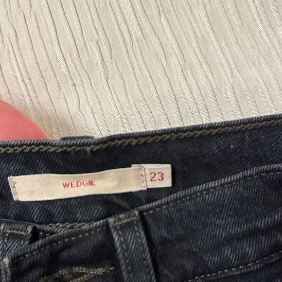 Levi’s wedgie ankle jeans in color ‘black heart’ - Picture 6 of 7